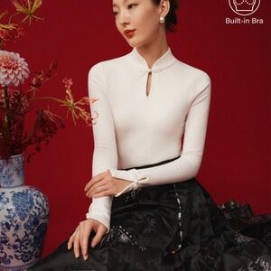 NWT LIMITED EDITION! NEVER WORN. Mandarin Collar Frog Button Brami Soft